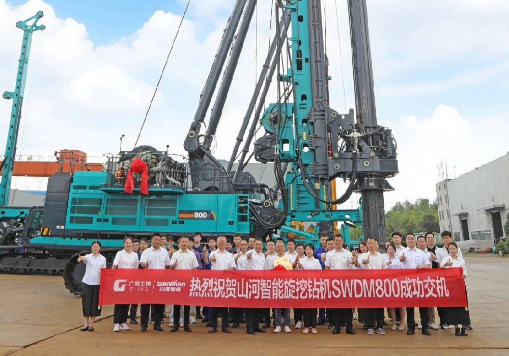 “破紀(jì)錄王者”再出征！山河智能SWDM800旋挖鉆機成功交機